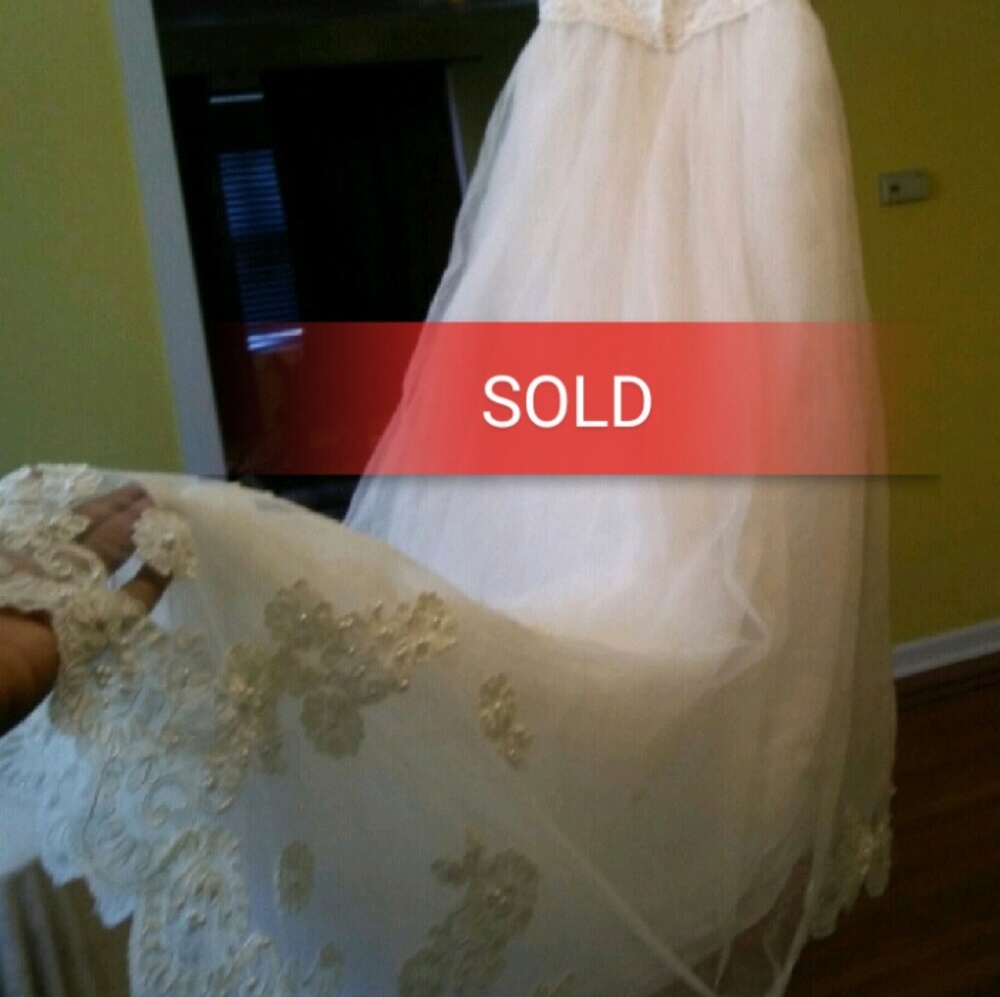 David's Bridal White Style F5290A/ size 8